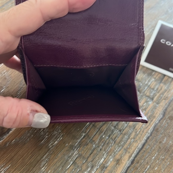 Small, coach wallet in purple - Picture 3 of 4